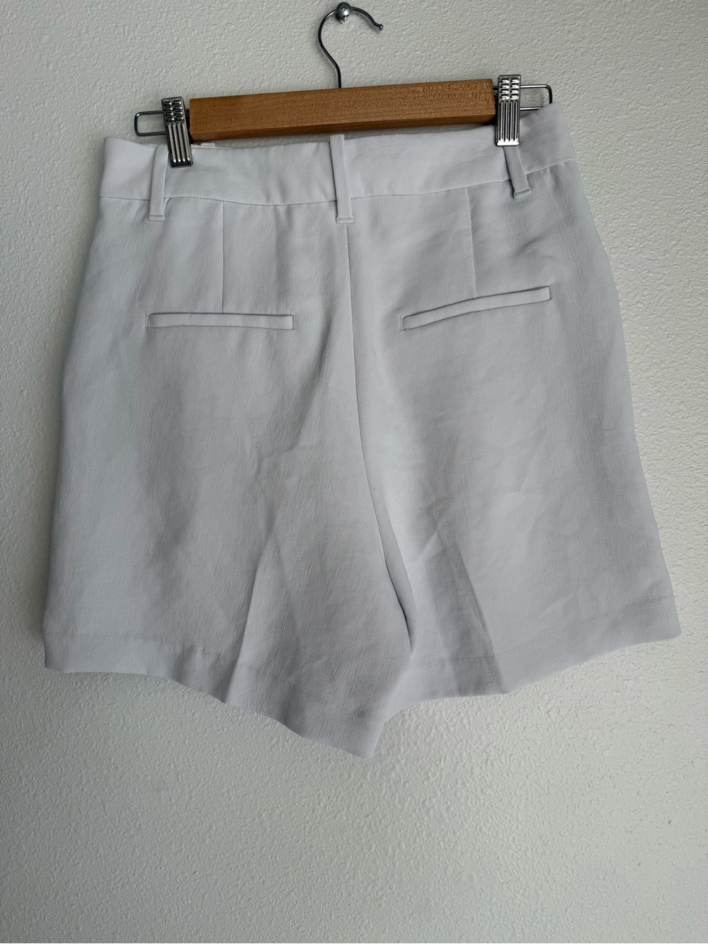 Wilfred Aritzia Pale Icy Blue White Effortless Pleated Shorts - Picture 2 of 11